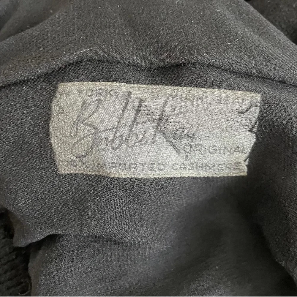 Black Cashmere cropped cardigan jacket with cream mink fur collar - Picture 5 of 8